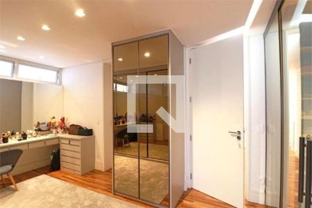 Foto 12 de casa à venda com 3 quartos, 358m² em Alto de Pinheiros, São Paulo