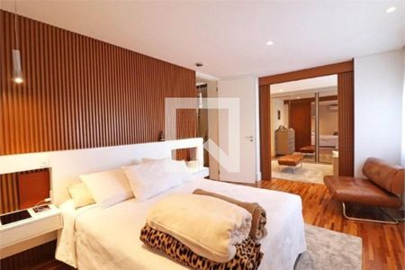 Foto 17 de casa à venda com 3 quartos, 358m² em Alto de Pinheiros, São Paulo