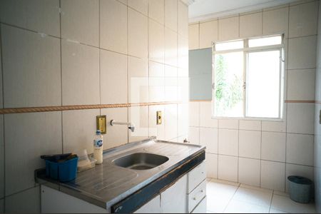 Cozinha de apartamento para alugar com 2 quartos, 56m² em Jardim Arco-iris, Cotia