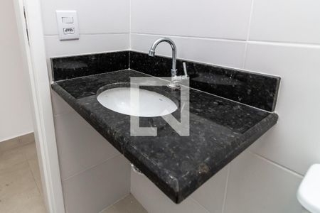 Banheiro de apartamento à venda com 1 quarto, 31m² em Vila Anastácio, São Paulo