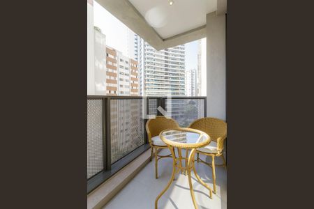 Varanda de kitnet/studio para alugar com 1 quarto, 28m² em Indianópolis, São Paulo