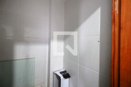 Banheiro de Serviço de apartamento para alugar com 3 quartos, 95m² em Sagrada Família, Belo Horizonte