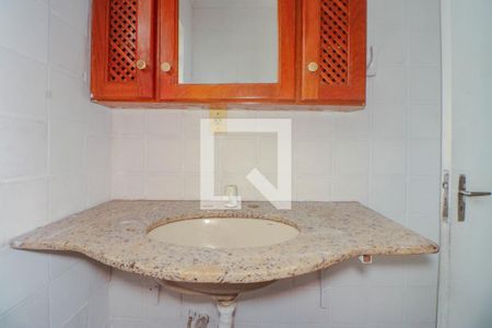 Banheiro de apartamento à venda com 1 quarto, 51m² em Jardim Dona Leopoldina, Porto Alegre