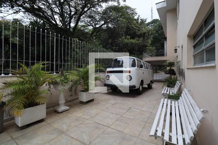 Garagem de casa para alugar com 4 quartos, 297m² em Sumaré, São Paulo