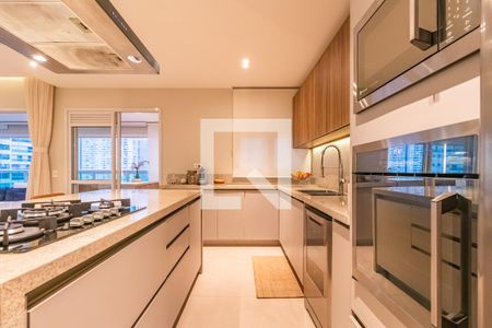 Cozinha  de apartamento à venda com 3 quartos, 212m² em Alphaville, Barueri