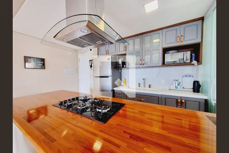Cozinha de apartamento à venda com 2 quartos, 77m² em Vila Pirajussara, São Paulo