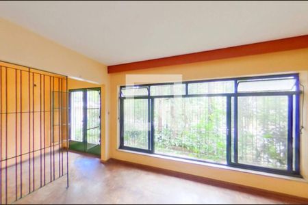 Casa à venda com 6 quartos, 300m² em Jardim Sao Bento, São Paulo