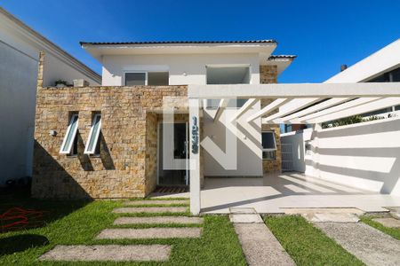 Fachada de casa de condomínio para alugar com 5 quartos, 345m² em Belém Novo, Porto Alegre