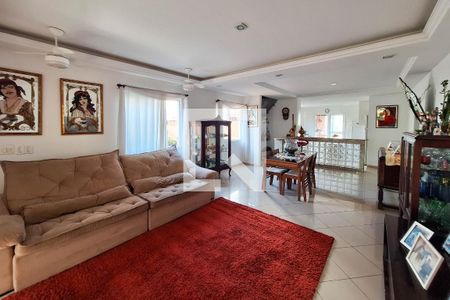 Sala de casa à venda com 3 quartos, 310m² em Piratininga, Niterói