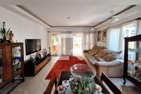 Sala de casa à venda com 3 quartos, 310m² em Piratininga, Niterói