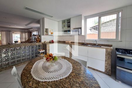 Cozinha de casa à venda com 3 quartos, 310m² em Piratininga, Niterói
