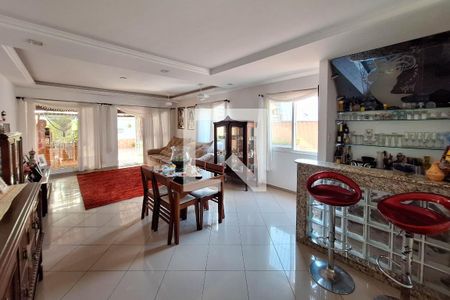 Sala de casa à venda com 3 quartos, 310m² em Piratininga, Niterói