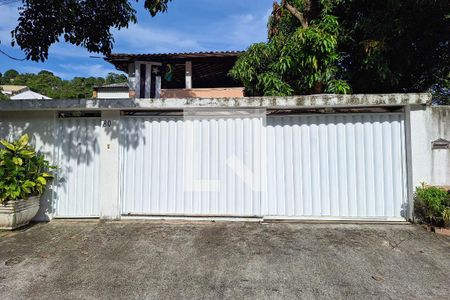 Fachada de casa à venda com 3 quartos, 310m² em Piratininga, Niterói