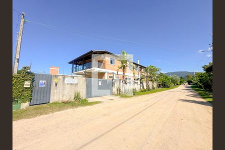 Vista da Rua de apartamento para alugar com 2 quartos, 60m² em São João do Rio Vermelho, Florianópolis