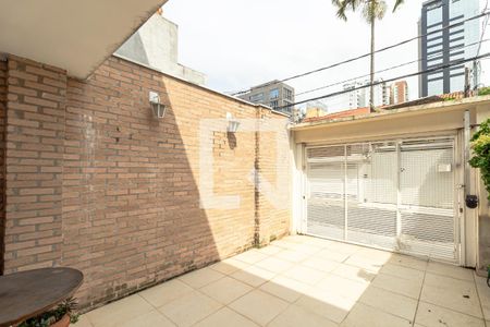 Garagem de casa à venda com 2 quartos, 120m² em Vila Nova Conceição, São Paulo