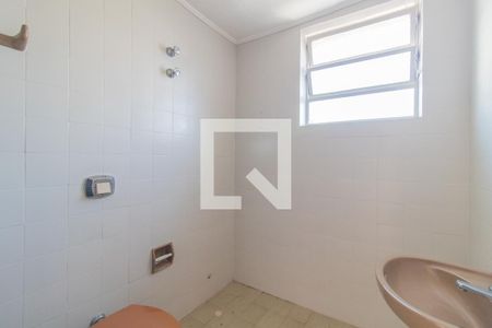 Banheiro de apartamento para alugar com 1 quarto, 49m² em Santo Antônio, Porto Alegre