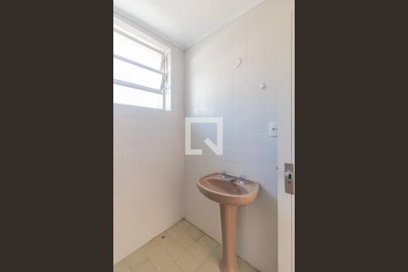 Banheiro de apartamento para alugar com 1 quarto, 49m² em Santo Antônio, Porto Alegre