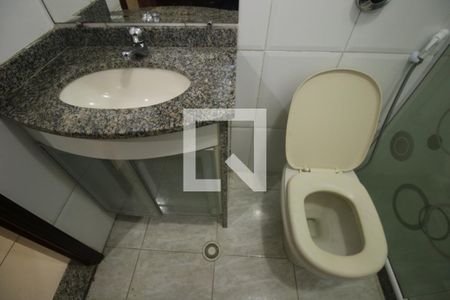 Banheiro Social de apartamento à venda com 3 quartos, 93m² em Brás de Pina, Rio de Janeiro