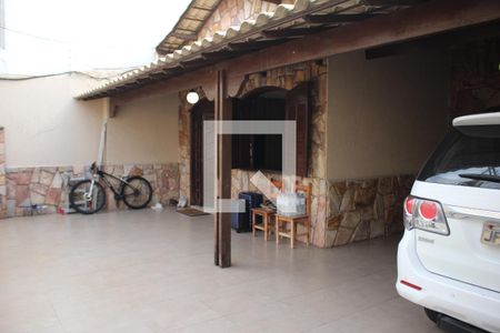 Garagem de casa à venda com 3 quartos, 315m² em Novo Riacho, Contagem