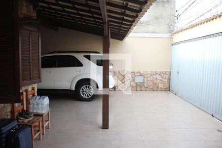 Garagem de casa à venda com 3 quartos, 315m² em Novo Riacho, Contagem