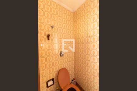 Banheiro de Serviço de casa à venda com 2 quartos, 104m² em Vila Ivg, São Paulo