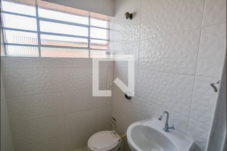 Banheiro de kitnet/studio para alugar com 1 quarto, 25m² em Jardim Orlandina, Santo André