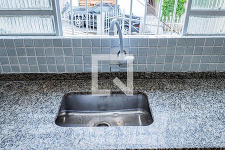 Cozinha e sala de casa para alugar com 2 quartos, 54m² em Jardim do Tiro, São Paulo