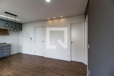 Sala de apartamento para alugar com 1 quarto, 40m² em Jardim Tupanci, Barueri
