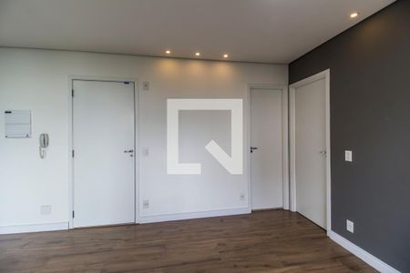 Sala de apartamento para alugar com 1 quarto, 40m² em Jardim Tupanci, Barueri