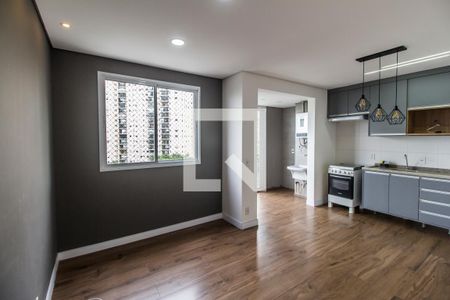 Sala de apartamento para alugar com 1 quarto, 40m² em Jardim Tupanci, Barueri