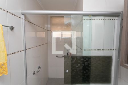 Banheiro de apartamento à venda com 3 quartos, 100m² em Higienópolis, Porto Alegre