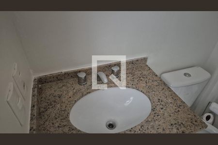 Banheiro de apartamento à venda com 2 quartos, 67m² em São Geraldo, Porto Alegre