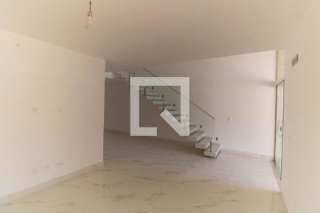 Sala de casa à venda com 4 quartos, 240m² em Itaipu, Niterói