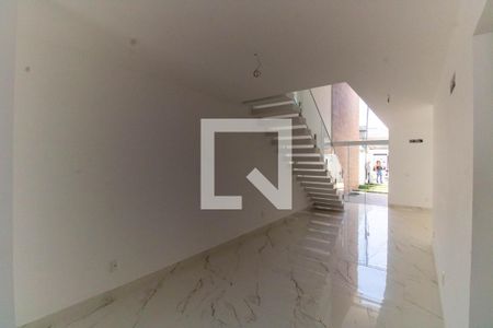 Sala de casa à venda com 4 quartos, 240m² em Itaipu, Niterói