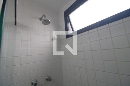 Banheiro do Quarto 2 de apartamento para alugar com 3 quartos, 72m² em Jardim Luanda, São Paulo