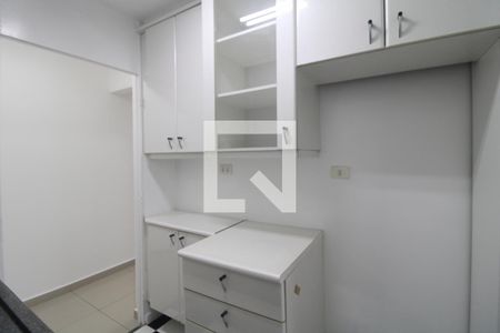 Cozinha de apartamento para alugar com 3 quartos, 72m² em Jardim Luanda, São Paulo