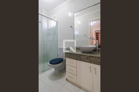 Banheiro de casa de condomínio à venda com 3 quartos, 120m² em Tristeza, Porto Alegre