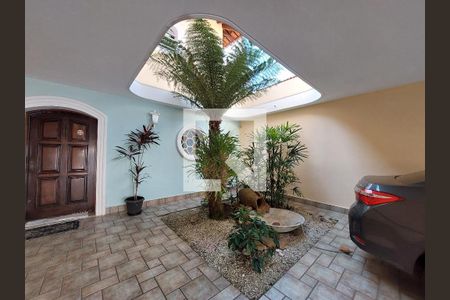 Garagem / Jardim de casa à venda com 4 quartos, 360m² em Jardim Santa Helena, São Paulo