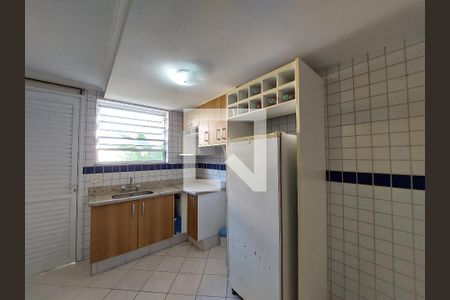 Cozinha da Edícula de casa à venda com 4 quartos, 360m² em Jardim Santa Helena, São Paulo