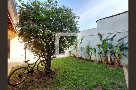 Quintal / Jardim de casa à venda com 4 quartos, 360m² em Jardim Santa Helena, São Paulo