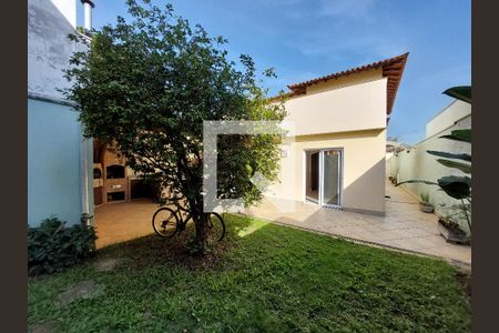 Quintal / Jardim de casa à venda com 4 quartos, 360m² em Jardim Santa Helena, São Paulo