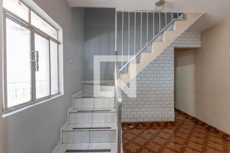 Escada de casa à venda com 4 quartos, 300m² em Taboão, Diadema