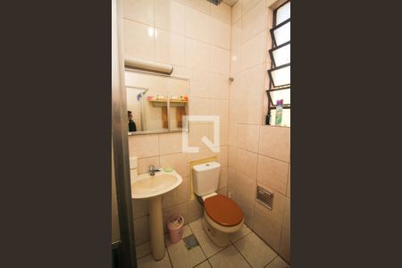 Banheiro 1 de casa à venda com 4 quartos, 146m² em Glória, Porto Alegre
