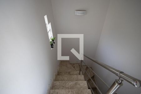 Escada de casa de condomínio à venda com 3 quartos, 180m² em Barro Branco (zona Norte), São Paulo