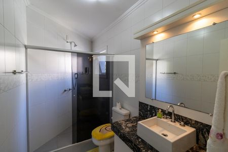 Banheiro de casa de condomínio à venda com 3 quartos, 400m² em Vila Nova, Porto Alegre