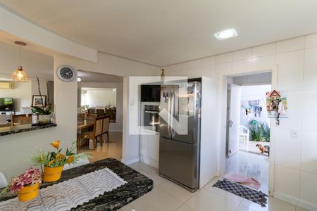 Cozinha de casa de condomínio à venda com 3 quartos, 400m² em Vila Nova, Porto Alegre