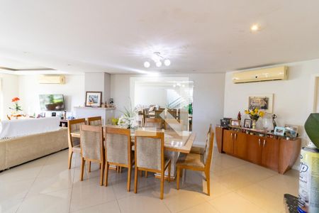 Sala de casa de condomínio à venda com 3 quartos, 400m² em Vila Nova, Porto Alegre