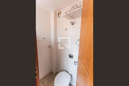 Banheiro de Serviço de apartamento para alugar com 3 quartos, 90m² em Anchieta, Belo Horizonte