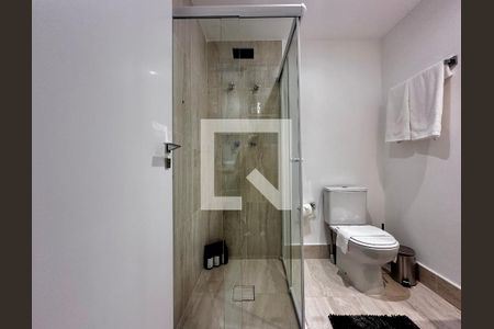 Banheiro de kitnet/studio para alugar com 0 quarto, 25m² em Santo Amaro, São Paulo