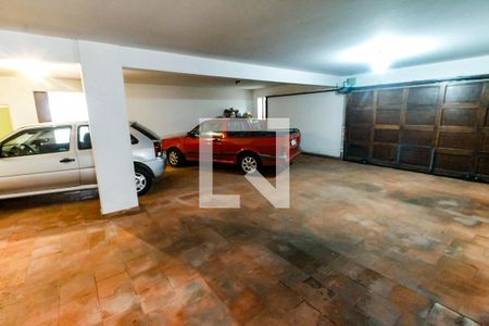 Garagem de casa para alugar com 5 quartos, 800m² em Jardim Guedala, São Paulo